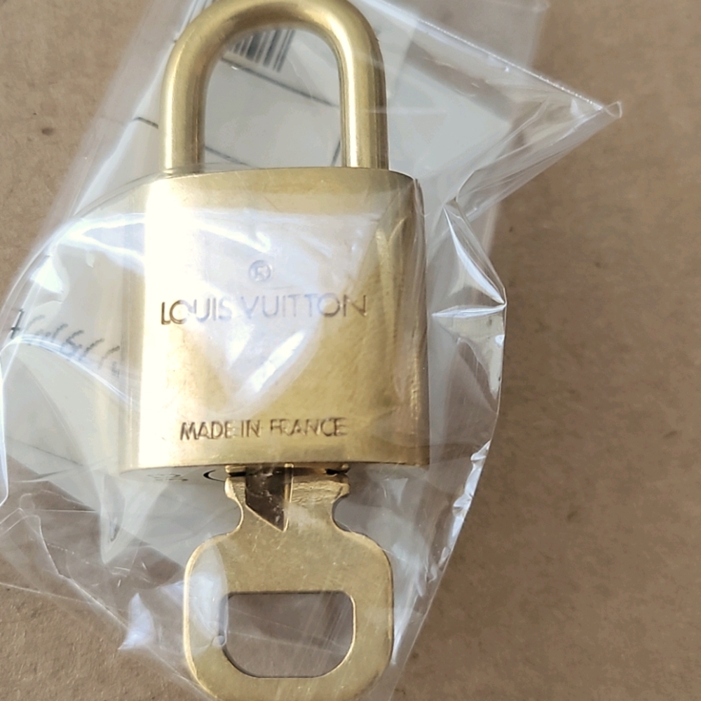 LV lock and key - Picture 3 of 3